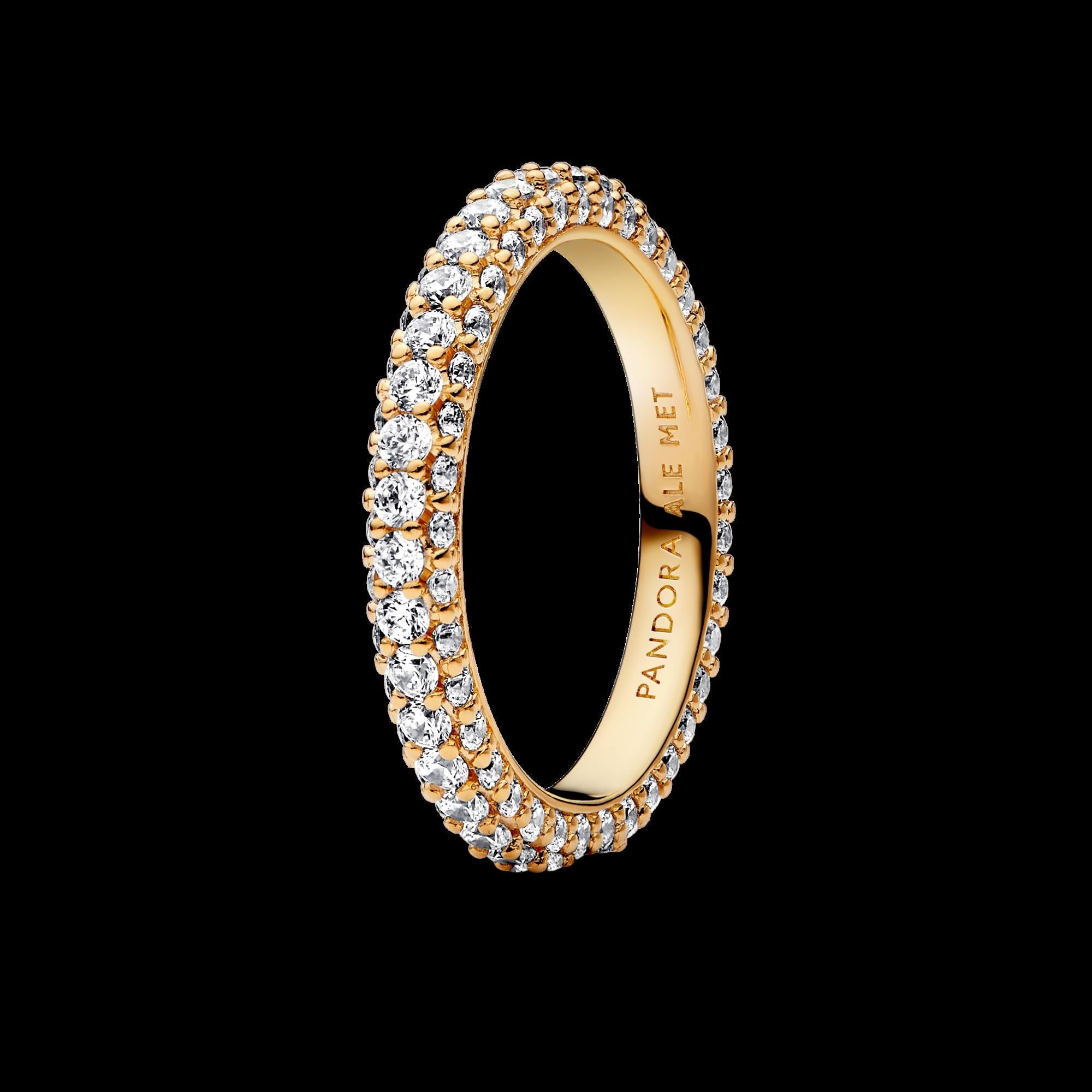 Oval Sparkling Halo Ring